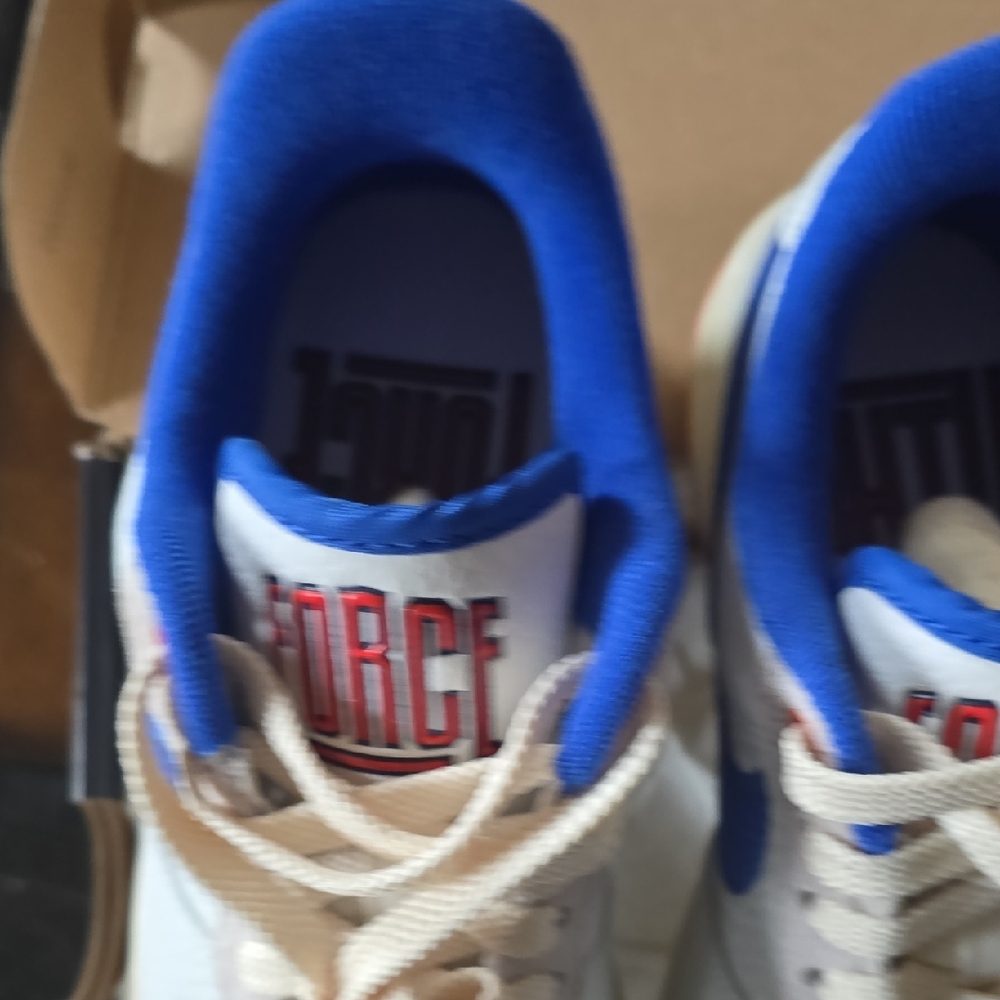 Nike Kids Sneakers in Blue and White - Picture 9 of 10
